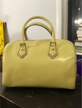 Cromia Made in Italy Genuine Leather Patent Satchel Handbag Chartreuse Green